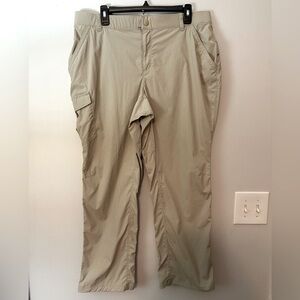 Women’s LL Bean Khaki Nylon Cargo Hiking Pants Large Petite